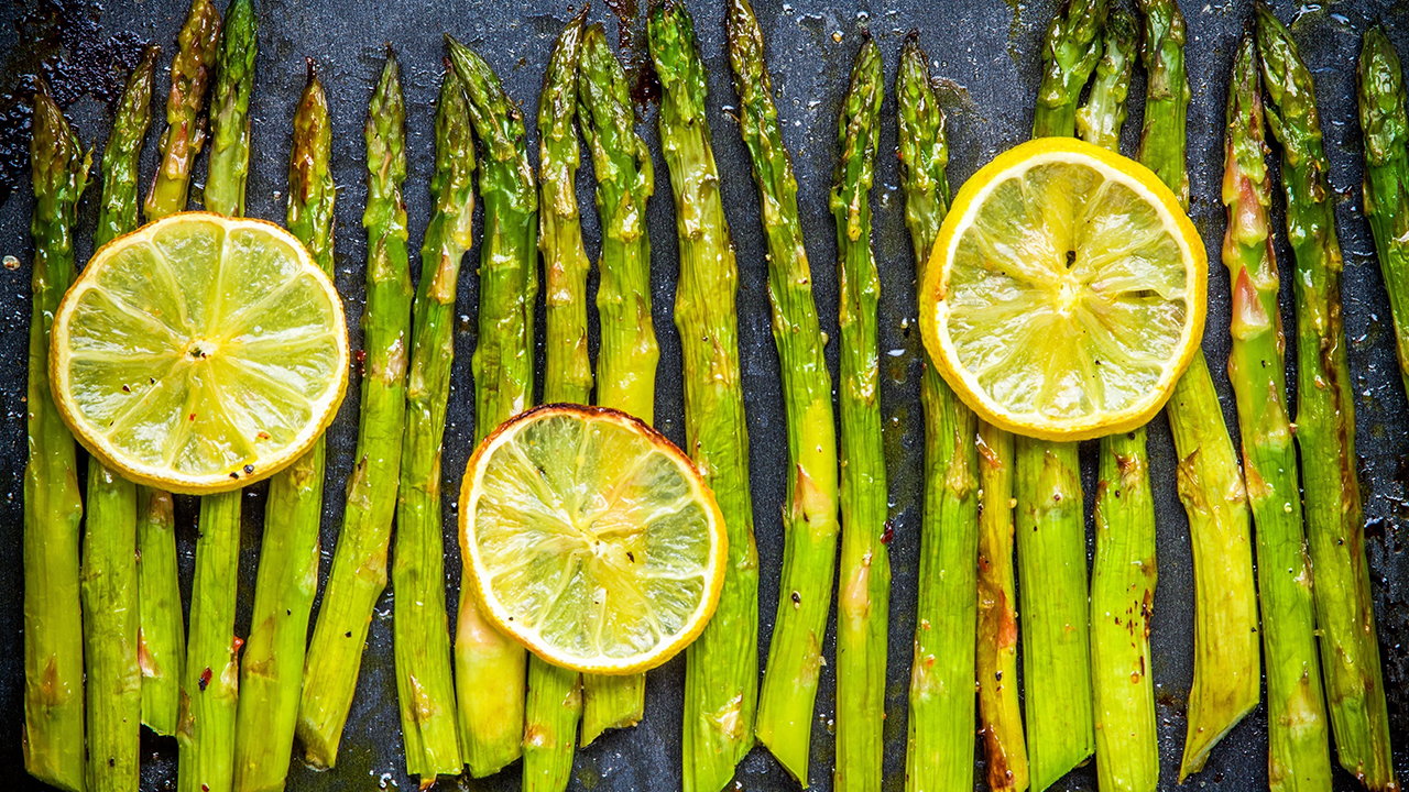 Asparagus and carrots with lemon and parsley
