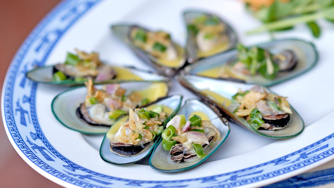 Vietnamese style Mussels and Chips