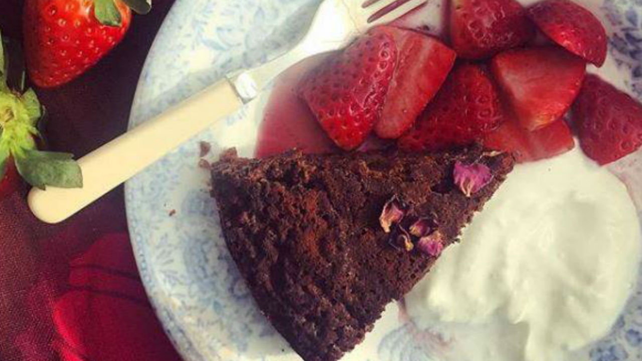 Chocolate Red wine cake with strawberries