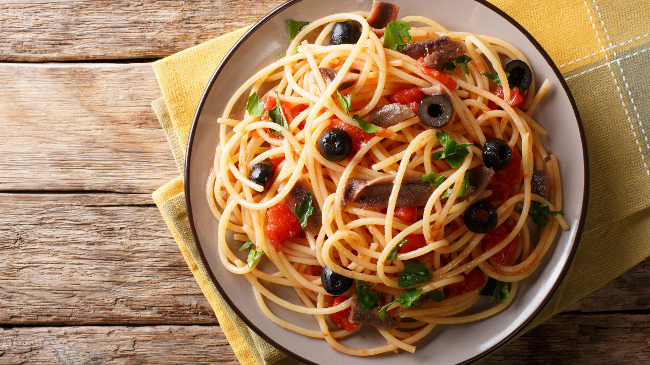 Firefighting Chef Paul Knapp's Pasta Puttanesca | Ireland AM