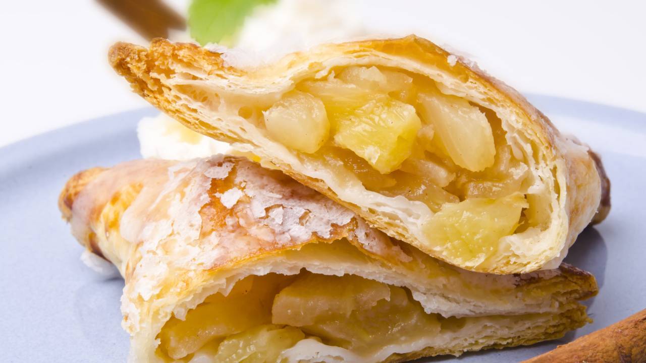 national apple turnover day 2021