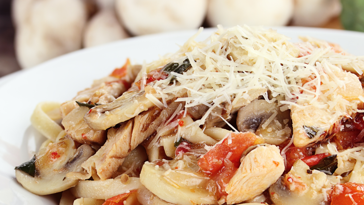 Chicken & Mushroom Linguine in a White Wine Cream Sauce Ireland AM