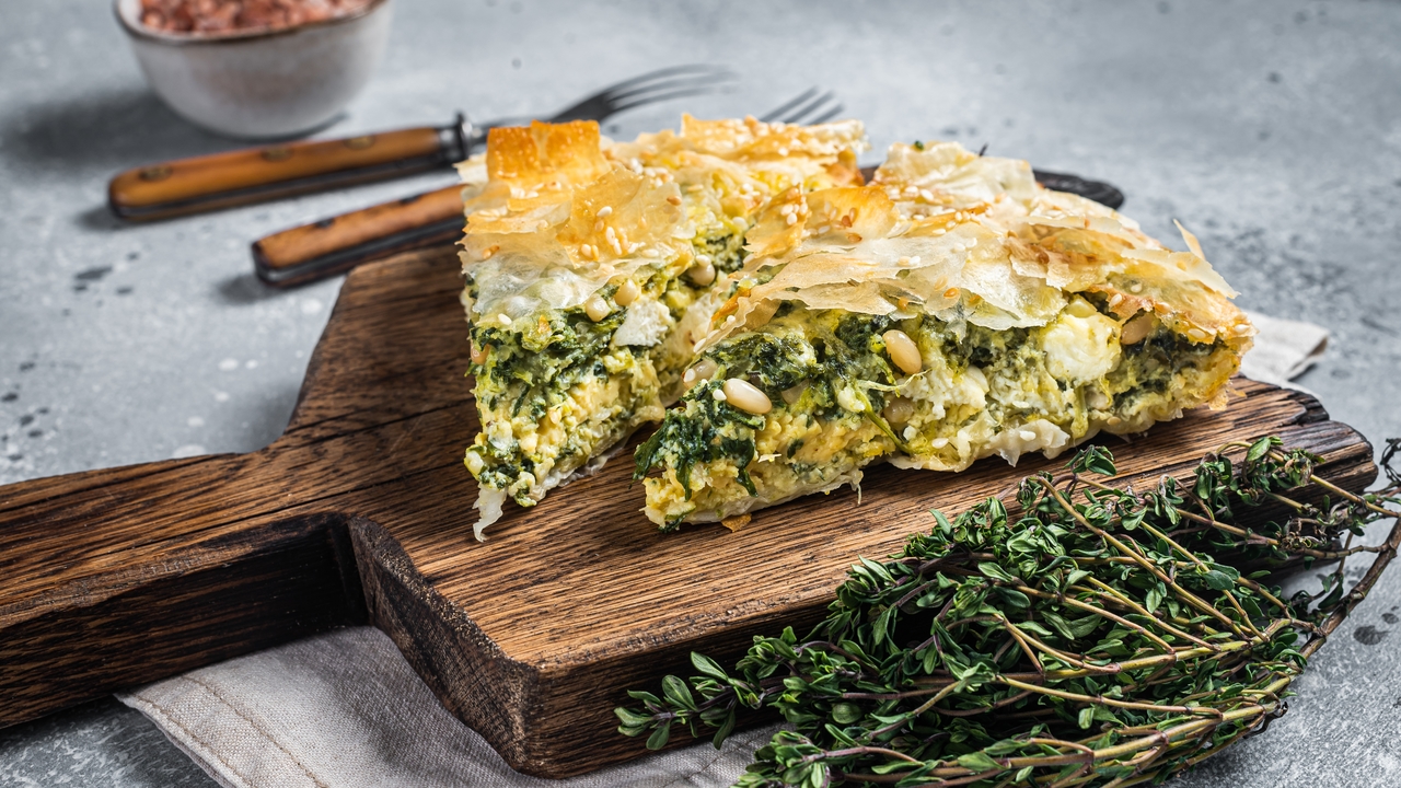 Spanakopita Crispy Spinach Filo Pie The Six O'Clock Show